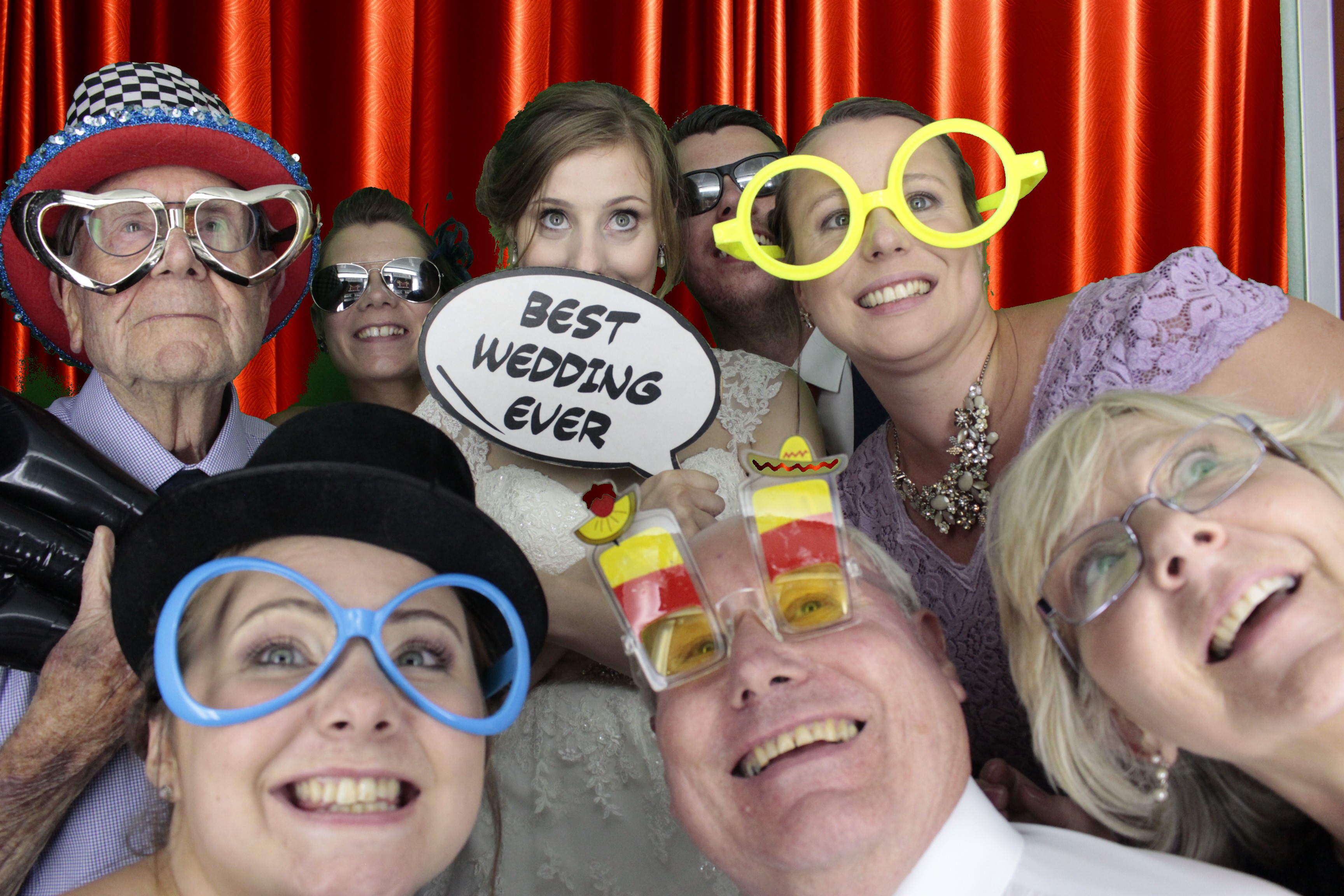 Mr & Mrs Brooks | View more photos from the event at gallery.myphotoboothexperience.co.uk/u/MyPhotoBoothExperienceLtd/Mr-Mrs-Brooks
